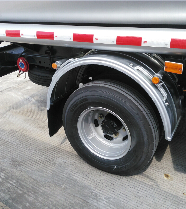 8噸福田歐馬可油罐車