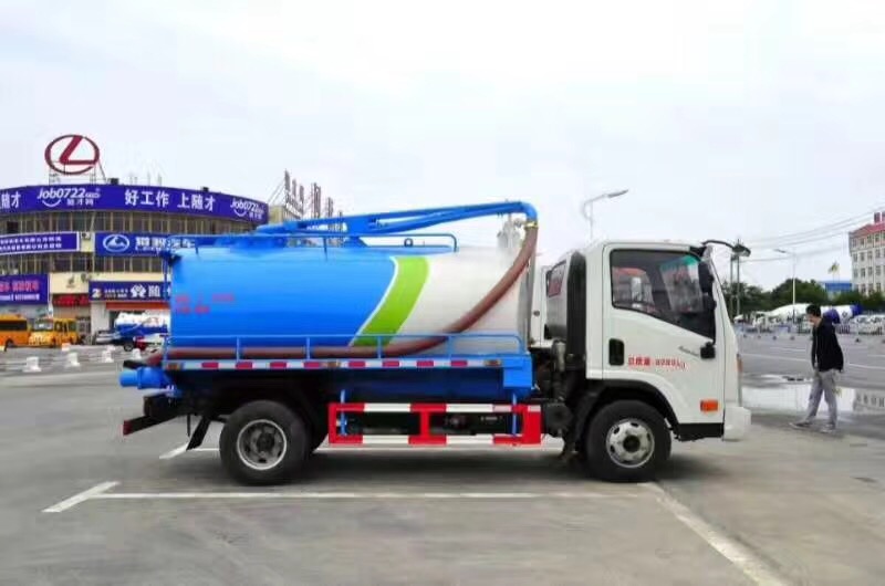 大運(yùn)5方吸糞車
