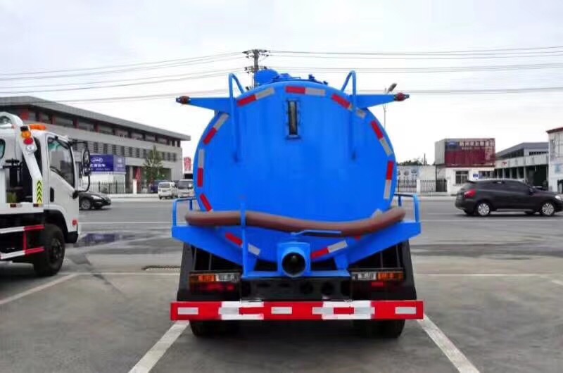 大運(yùn)5方吸糞車