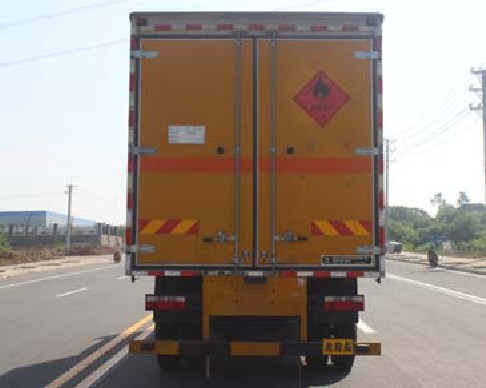 東風D9多利卡6.2米易燃液體廂式運輸車