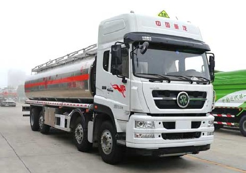 重汽斯太爾前四后六鋁合金運(yùn)油車(chē)