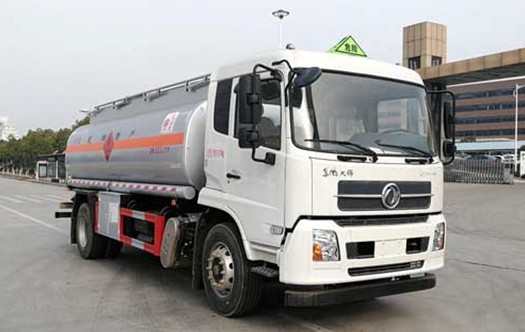 楚勝國六油罐車