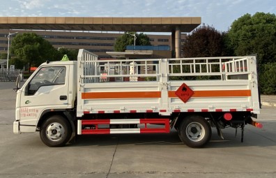 國六江鈴寬體藍牌4.08米氣瓶運輸車_湖北楚勝汽車