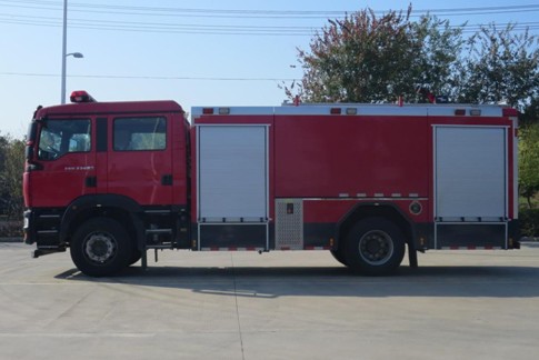 汕德卡單橋水罐消防車