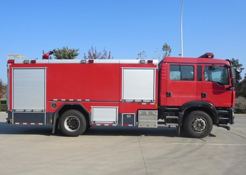 汕德卡單橋水罐消防車