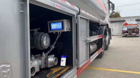 油罐車車載機(jī)液位儀